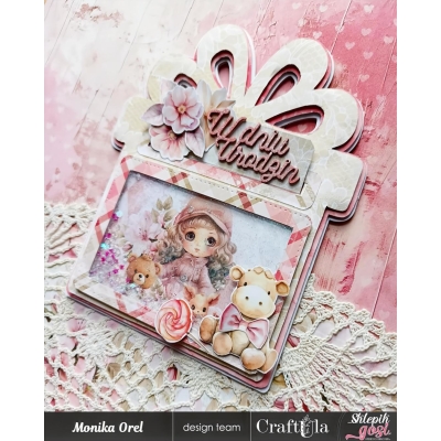 Prezent - wysokość - 15,8 cm + 2 maski - różne kolory